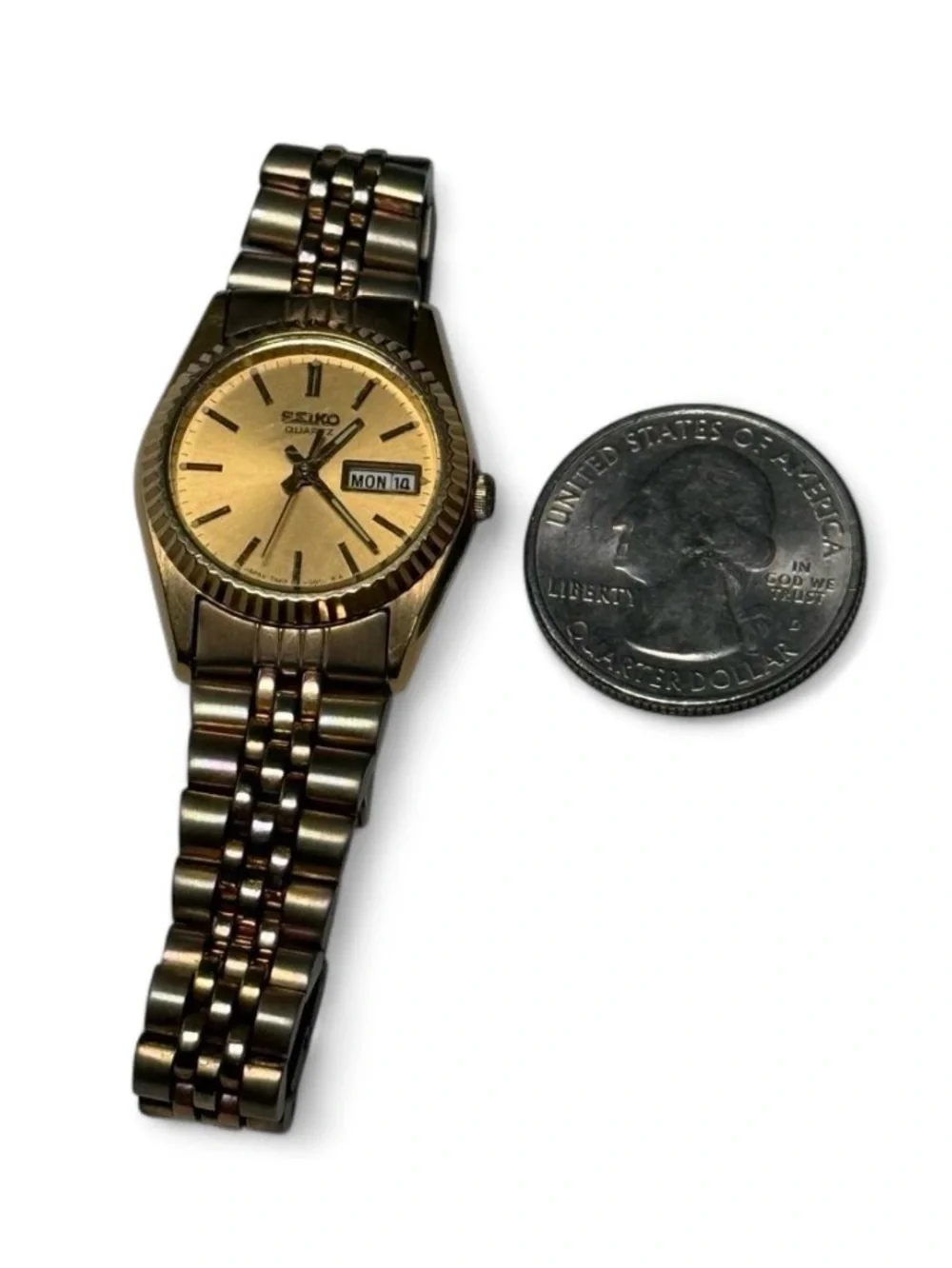 VTG Seiko Quartz Women’s Watch Gold Tone Day Date Fluted Bezel Monochrome Luxury